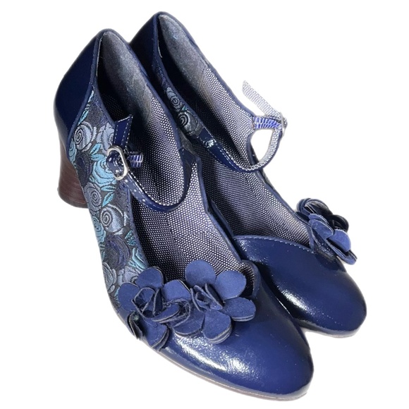 Elegant Navy Floral Women's Shoes - Picture 1 of 10